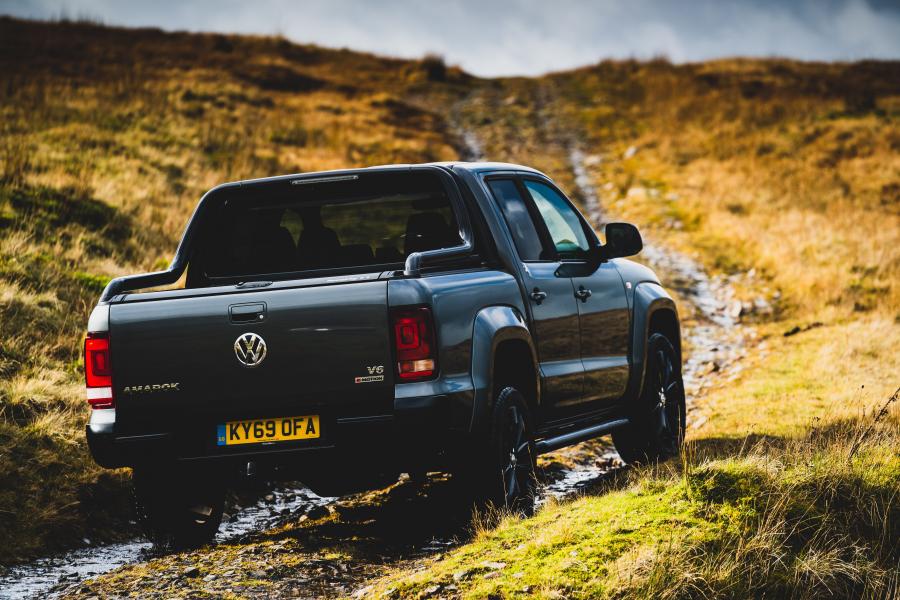  Volkswagen Amarok Double Cab Black Edition 2019 года  (UK) (фото 33 из 34)